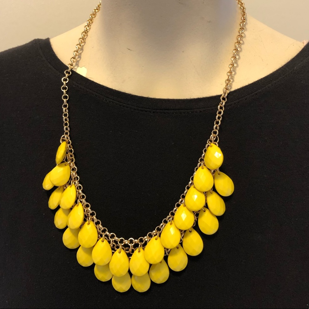 Yellow beaded necklace gold tone NWT